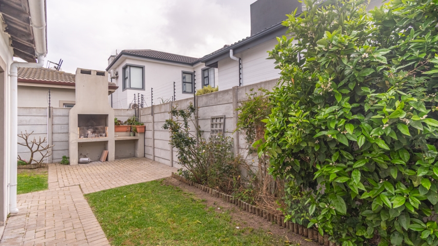 3 Bedroom Property for Sale in Parklands North Western Cape